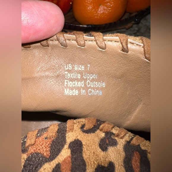 Like new SIZE 7 VOLATILE leopard print booties with slit down front. - Picture 7 of 7